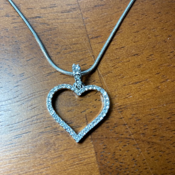 Heart Pendant With Chain - Picture 5 of 7